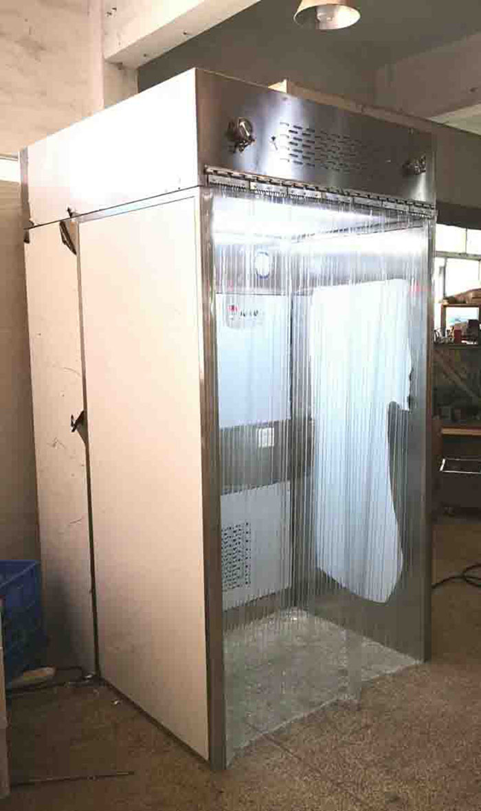 層流罩作用是由箱體、風(fēng)機(jī)、高效空氣過(guò)濾器、阻尼層、燈具等部件組成 層流罩作用是由箱體、風(fēng)機(jī)、高效空氣過(guò)濾器、阻尼層、燈具等部件組成